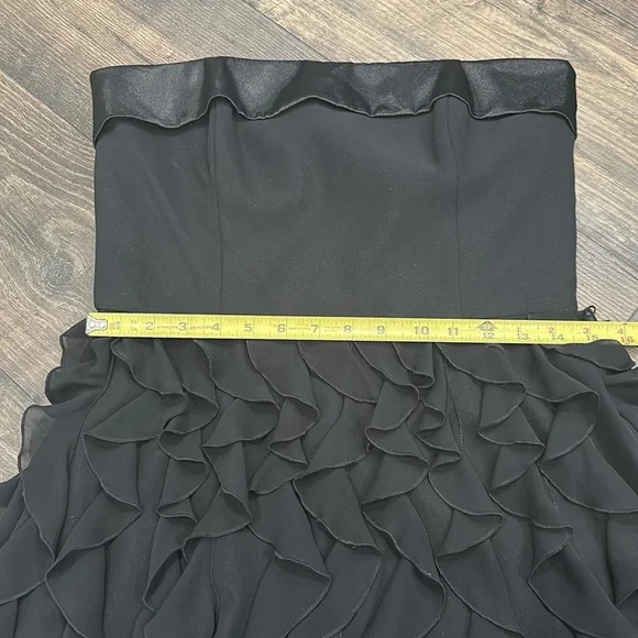White House Black Market Ruffle Strapless Dress Size 8 - Picture 2 of 7